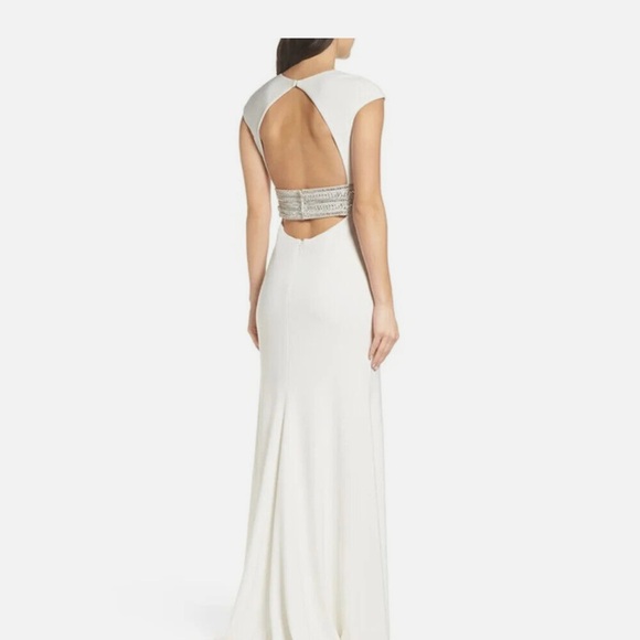 Xscape White Sheath Embellished V Neck Gown Dress size 6 - Picture 8 of 9